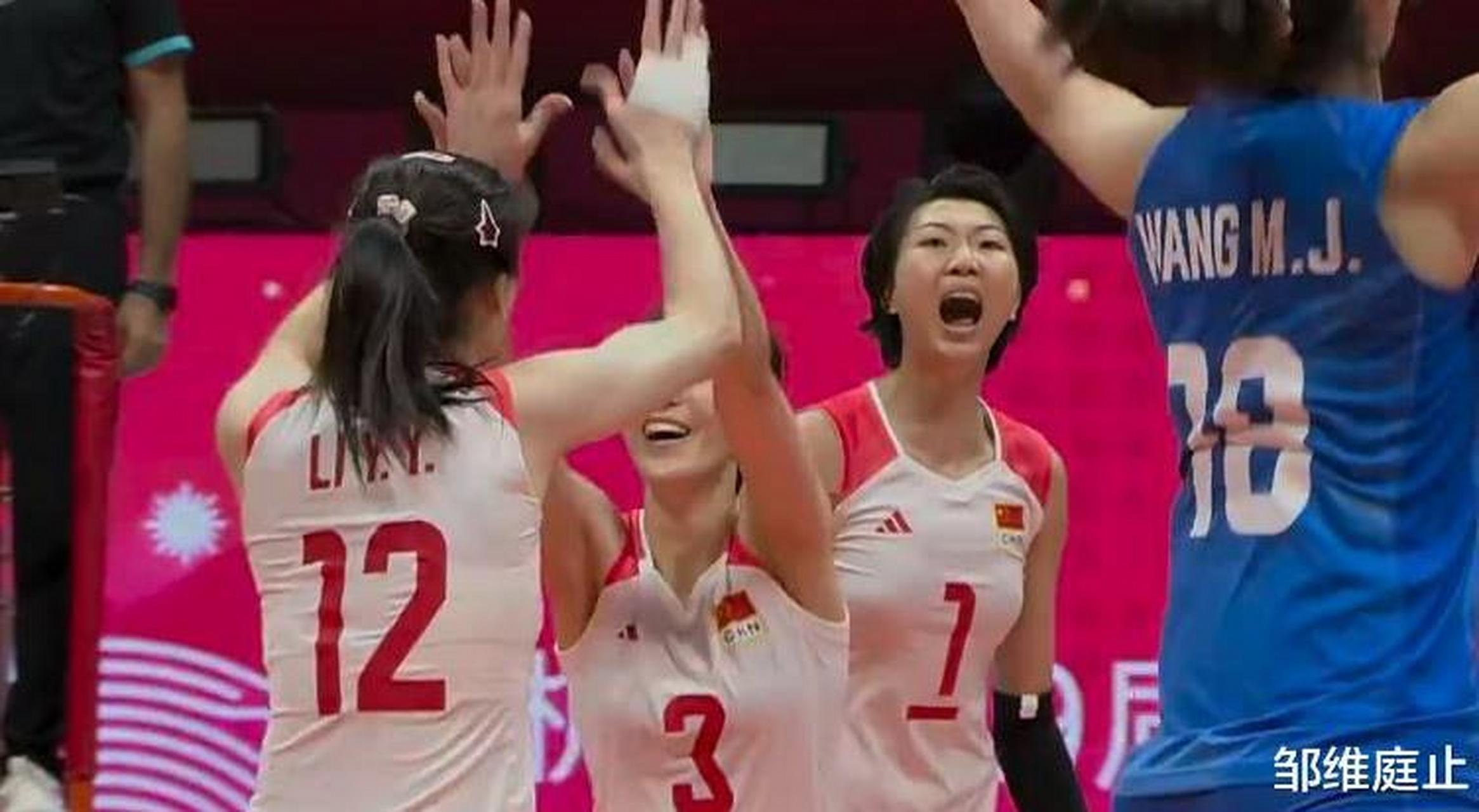 包含火热对决：中国女排力克日本晋级半决赛的词条