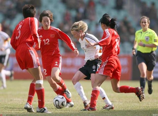 美国女足队备战世界女足比赛