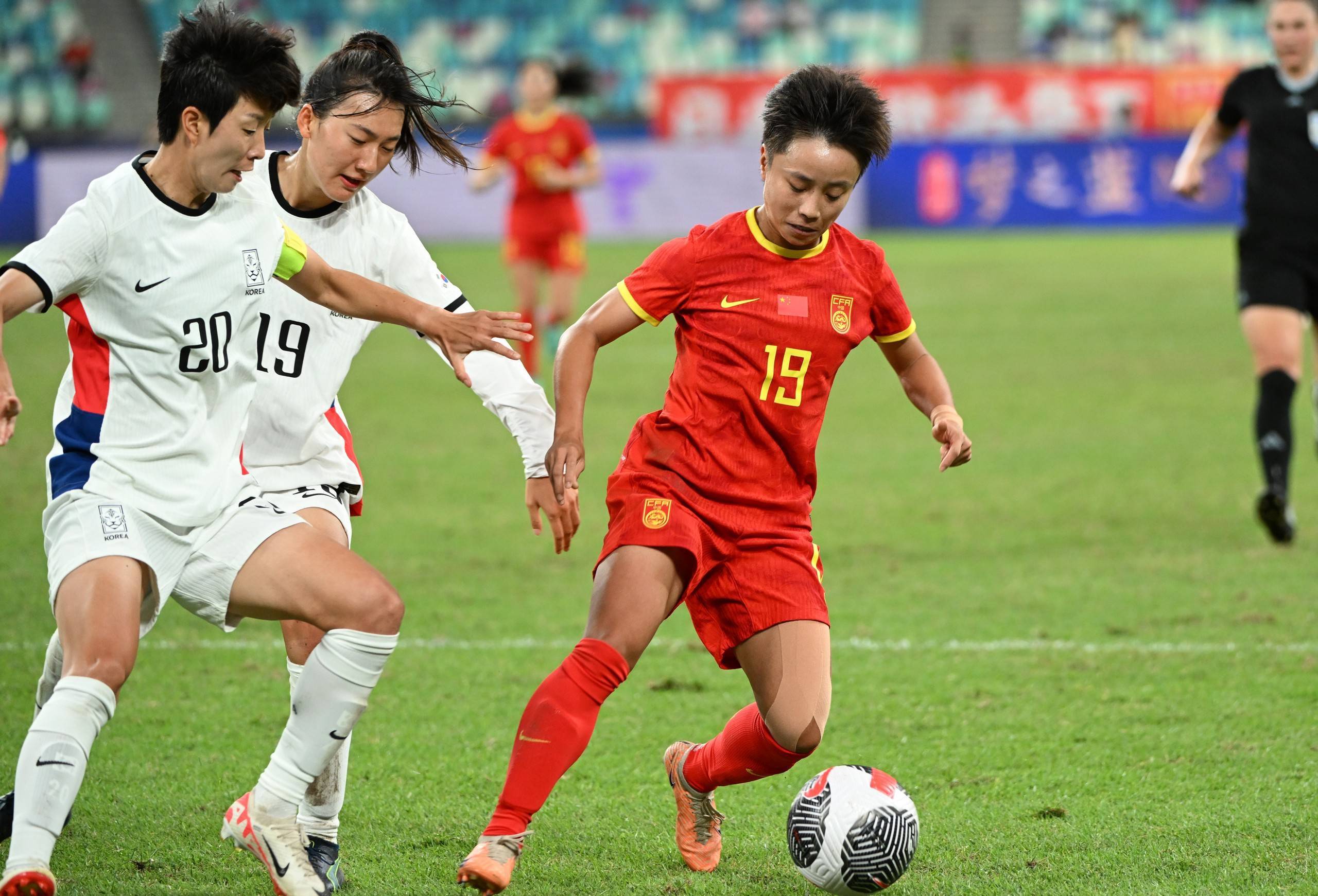 国际女足比赛场上，中国队表现出色