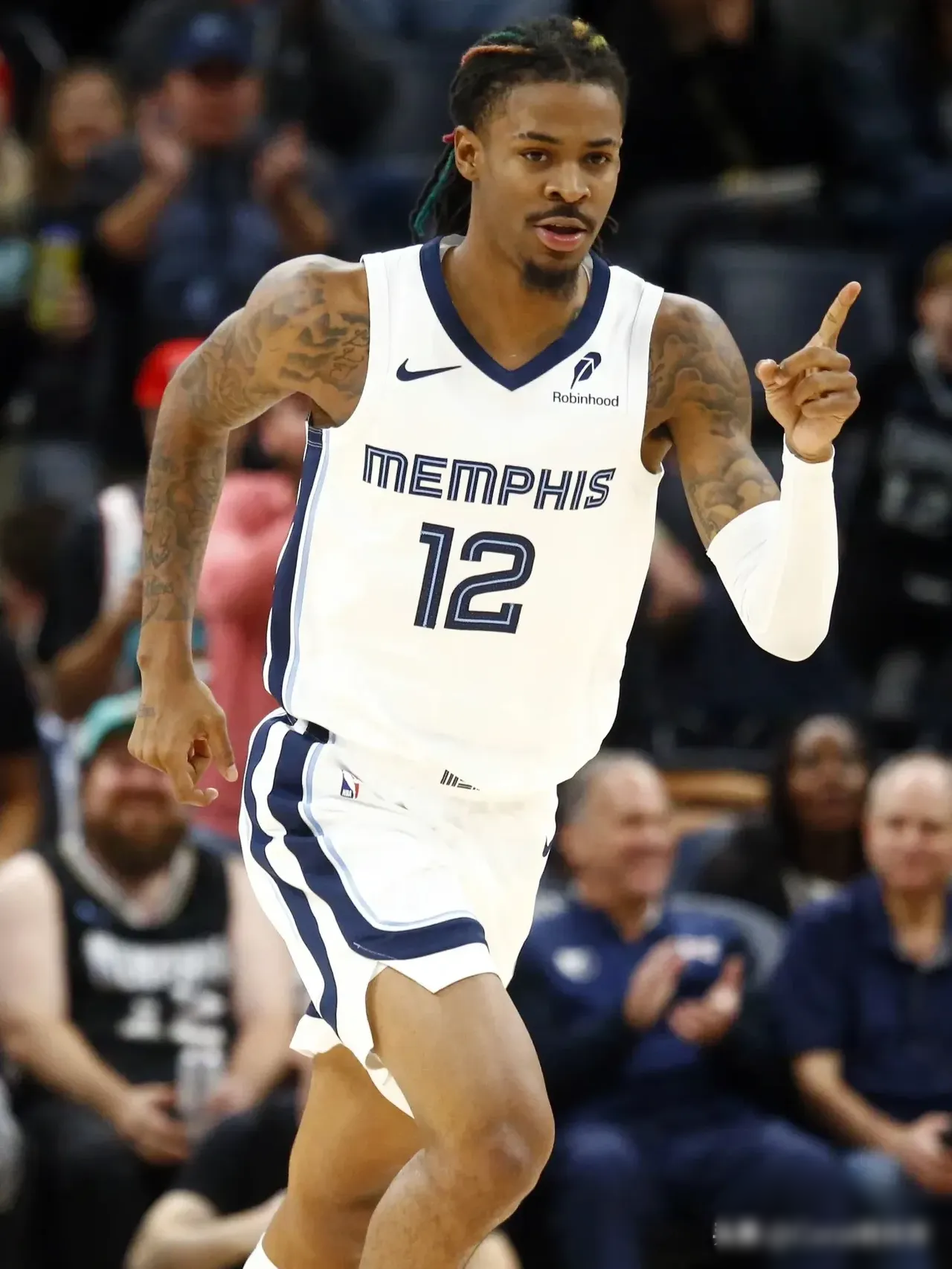 凯尔特人逆转灰熊，保持不败