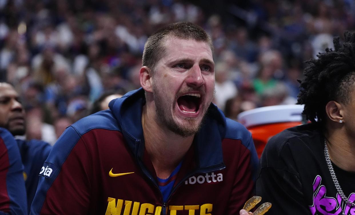 雄鹿主场击败掘金，保持不败之身