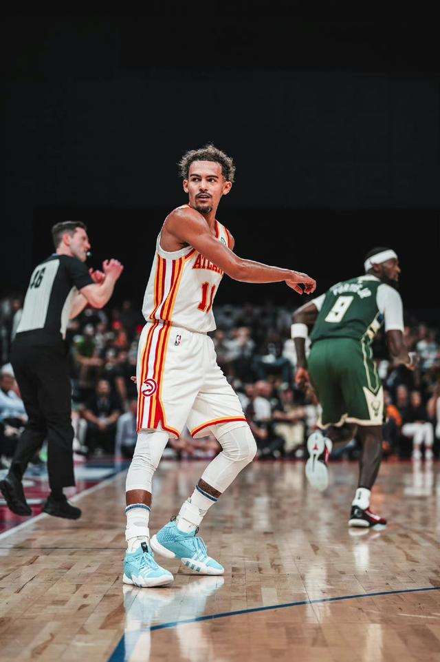 爵士险胜老鹰，保持不败