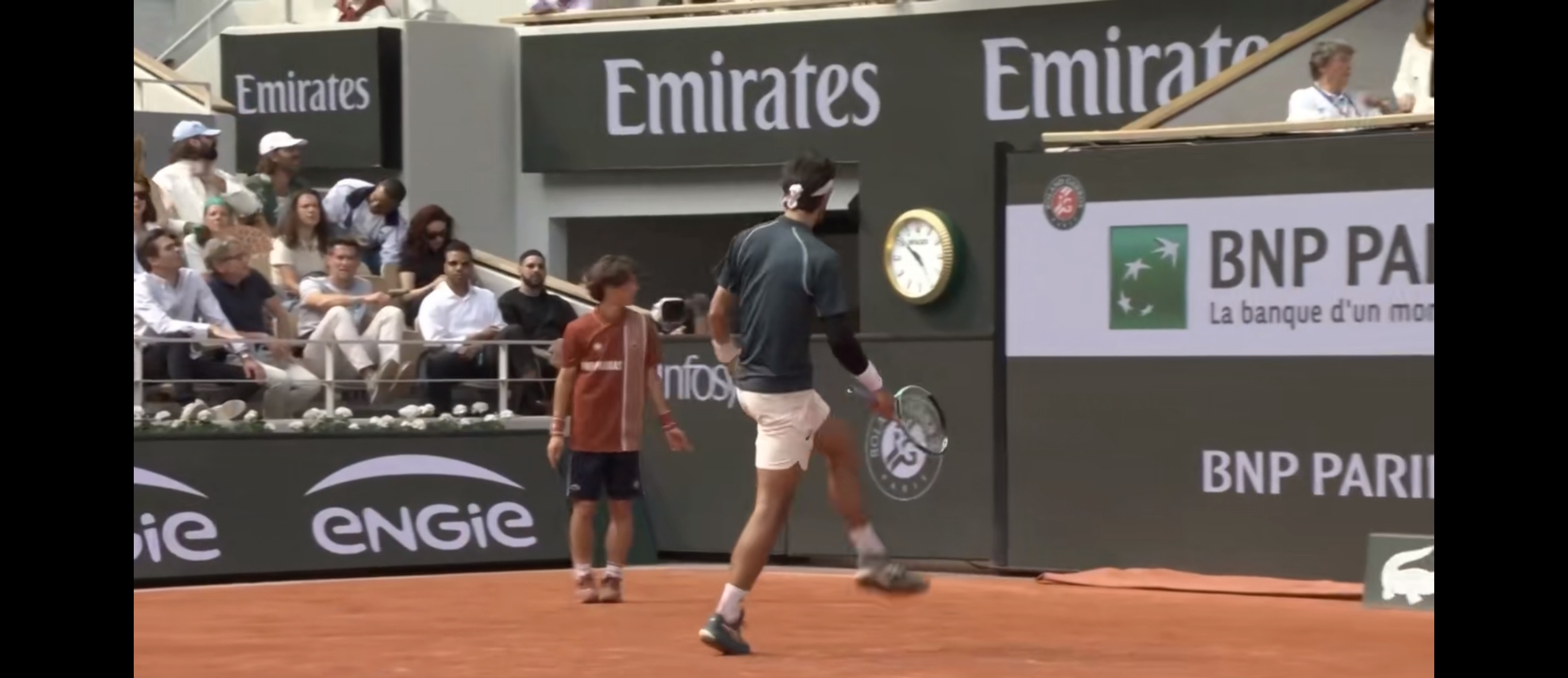 欧洲网球队爆冷美国网球队，德约科维奇统治全场的简单介绍