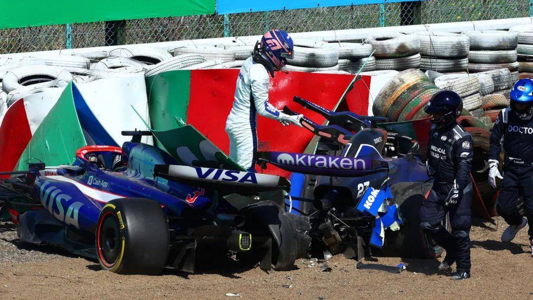 雷诺车队力克威廉姆斯，佩雷兹惊艳四座