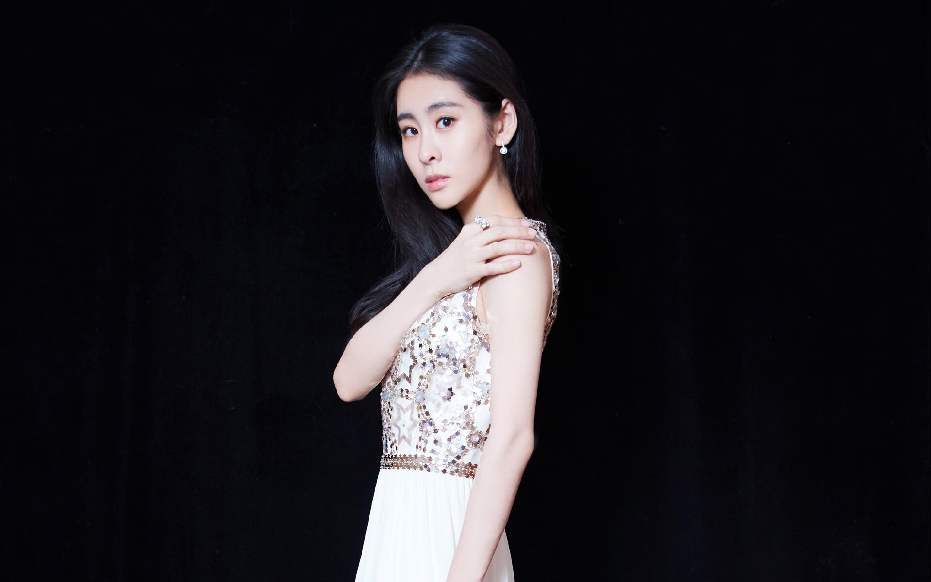 个人英雄与团队力量，苏亚雷斯关键制胜与伊拉克横扫雷恩的启示