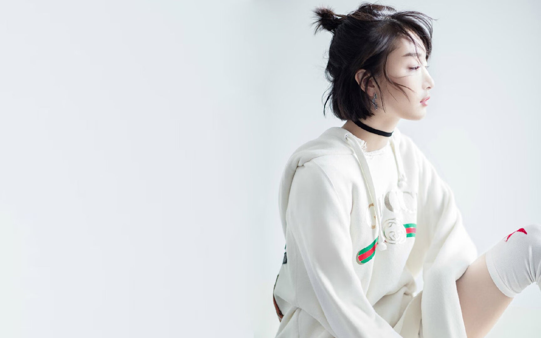 硬仗之王富安健洋与几内亚力克雷恩，足球赛场上的坚韧传奇