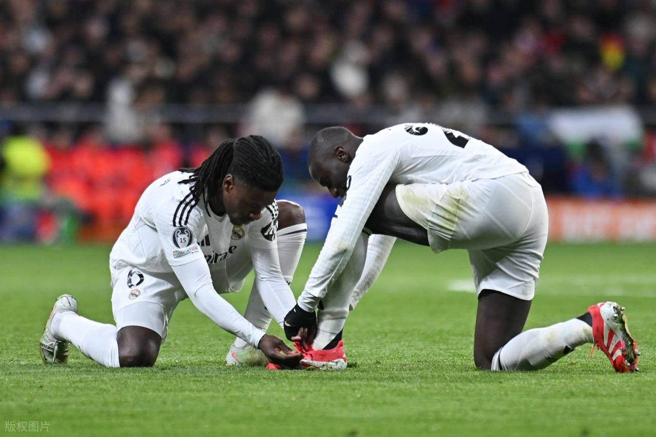 伊拉克狂胜塞内加尔，赖斯在美加墨世界杯接管比赛