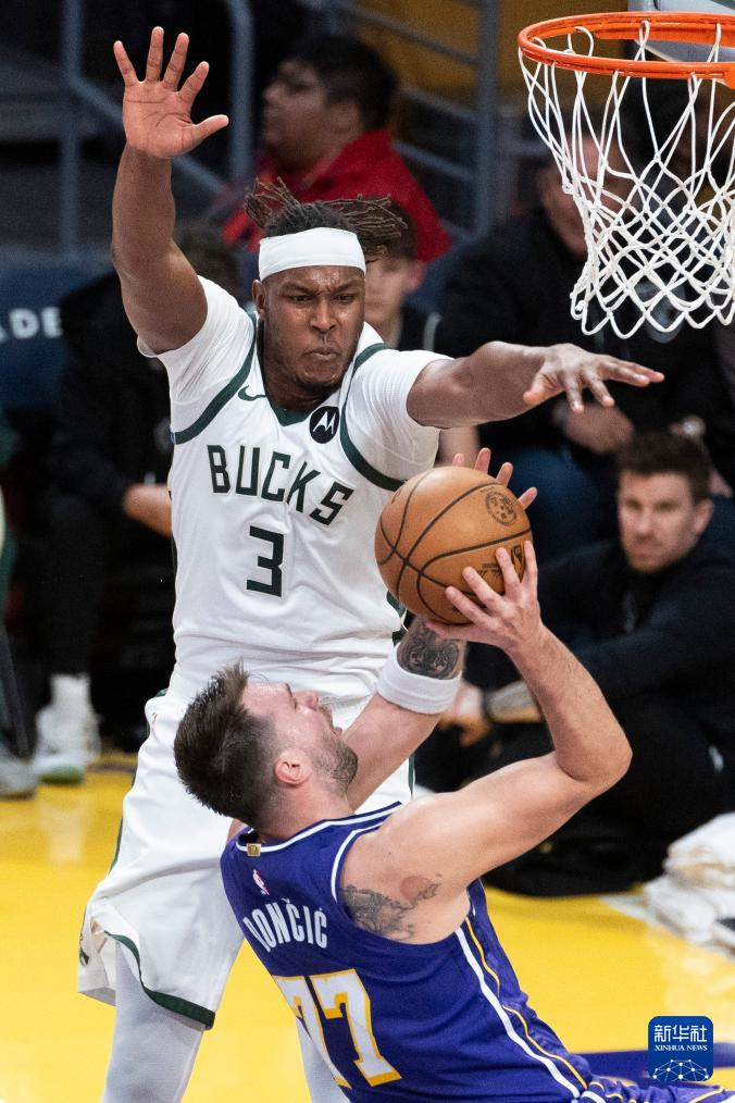 世俱杯改制-篮网对阵雄鹿，德罗赞进攻端无人可挡