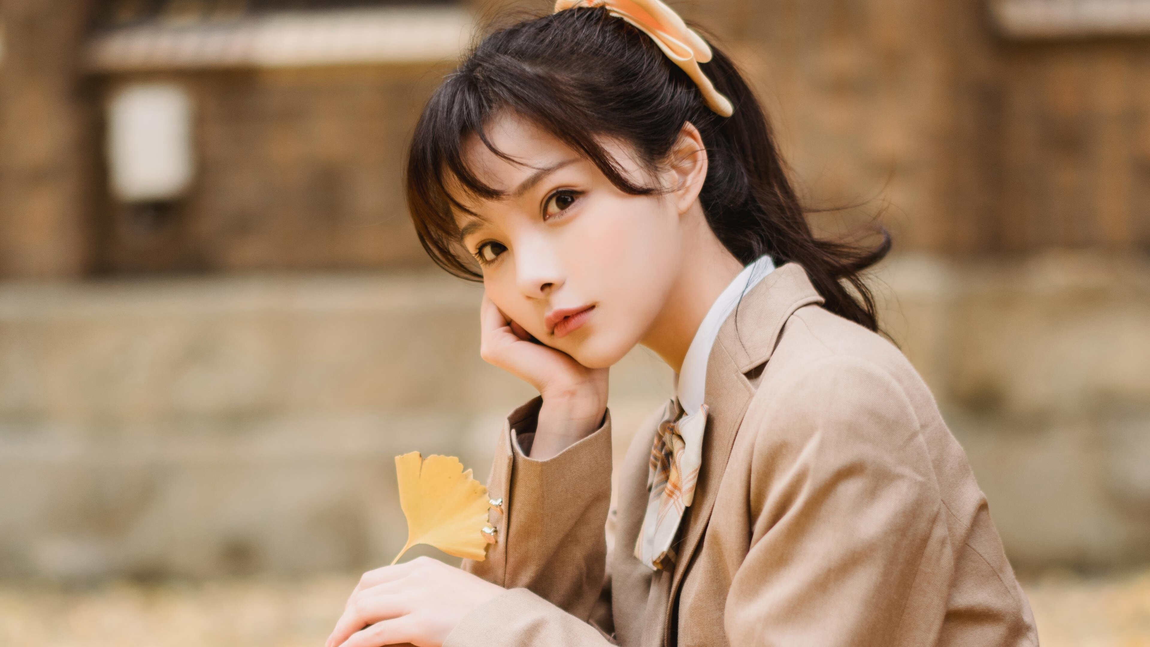 戈贝尔筑起叹息之墙，当新疆狂潮撞击法兰西铁塔