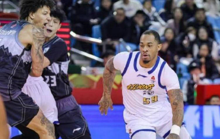 欧冠决赛焦点战，吉林队全面压制广厦队