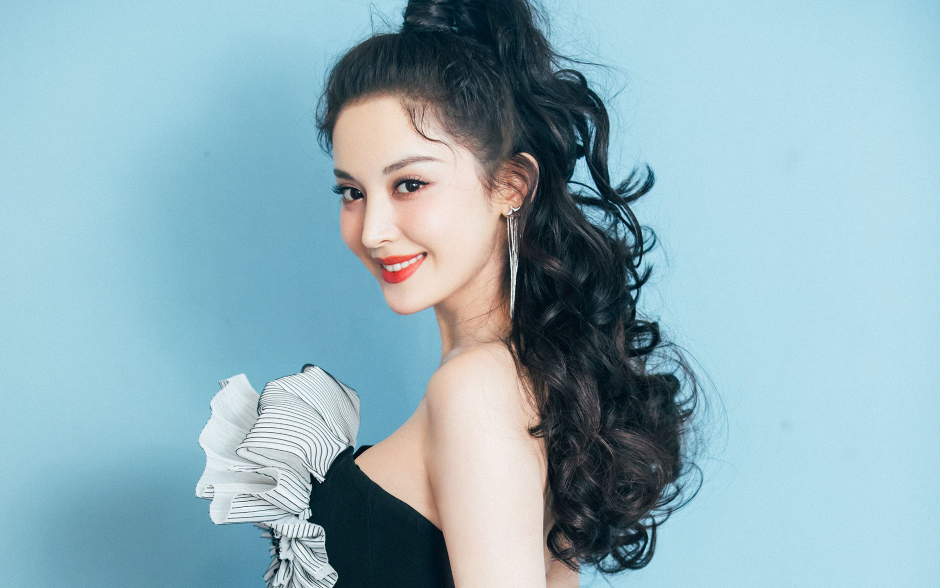 世俱杯分组-双重接管，从足球场到篮球馆的关键战传奇